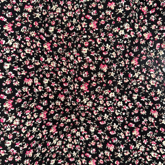 Women's Shrinking Violet Top XL Black Floral pocket front petal sleeve polyester - Picture 4 of 10